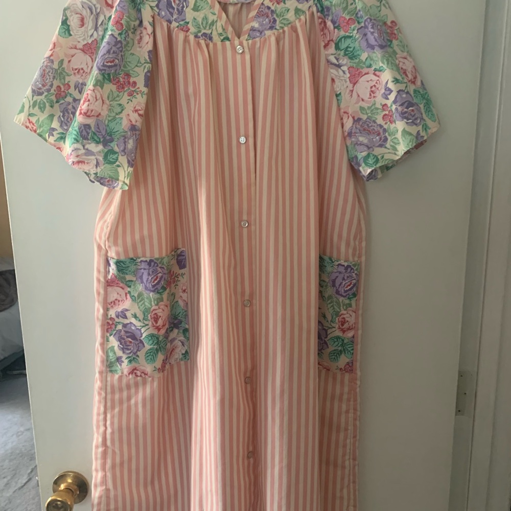 Vintage Pink Striped Floral Pocket snap Front House Dress duster grandma core - Picture 2 of 6